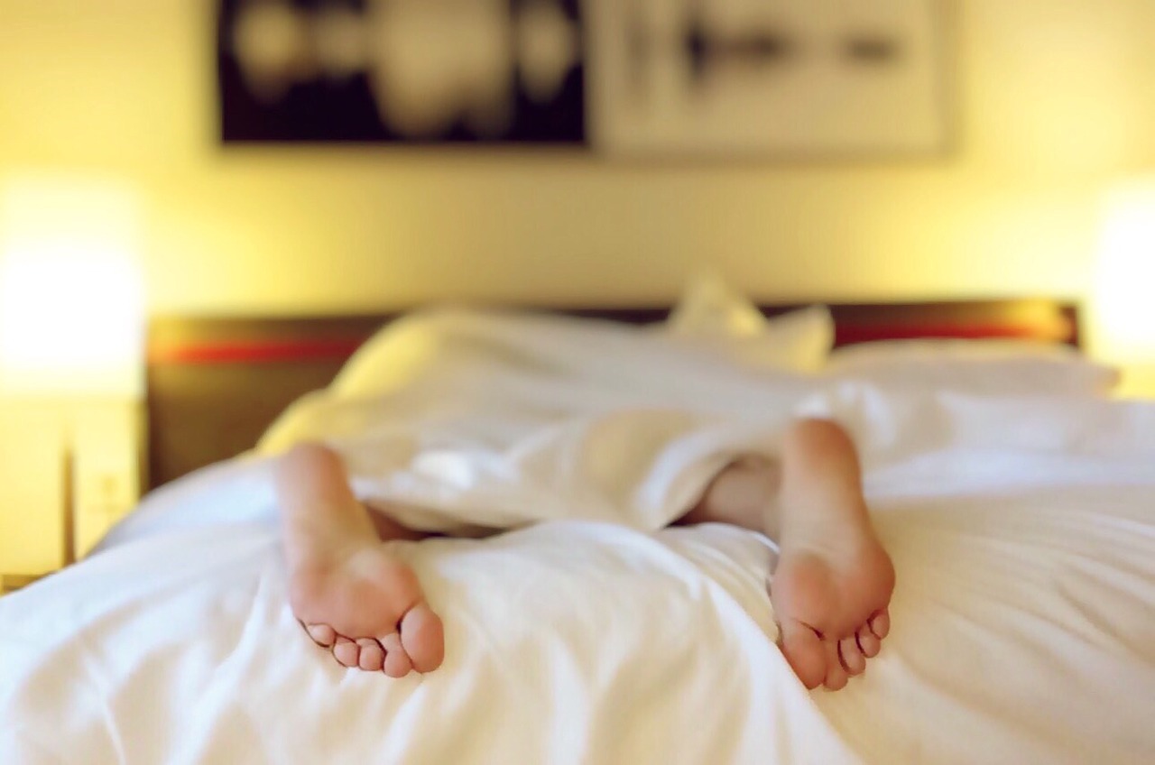 Pocit studených nohou při spánku